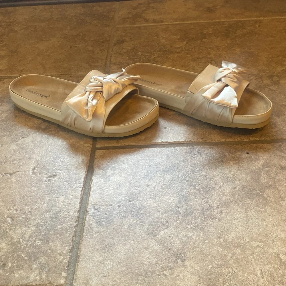 Comfortview. Women's Cream Slide Sandals. Size 10 - Picture 4 of 11